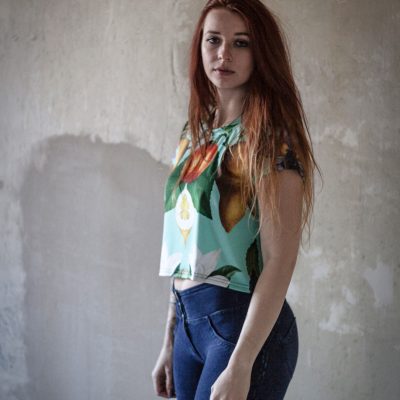Turqoise baroque garden / Luxury women Crop Tee