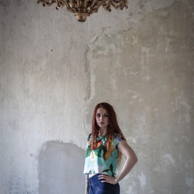 Turqoise baroque garden / Luxury women Crop Tee