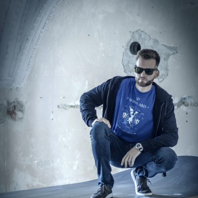 luxury royal blue men t-shirt medieval print gothic ornaments heraldry crown